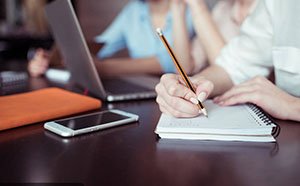 以【技術(shù)·人文知識(shí)·國(guó)際業(yè)務(wù)】簽證去日本，都從事哪些工作？