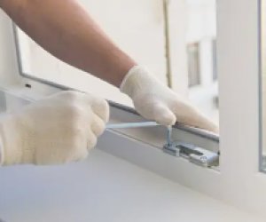 赴澳大利亞（布里斯班）- 鋁合金門窗安裝工